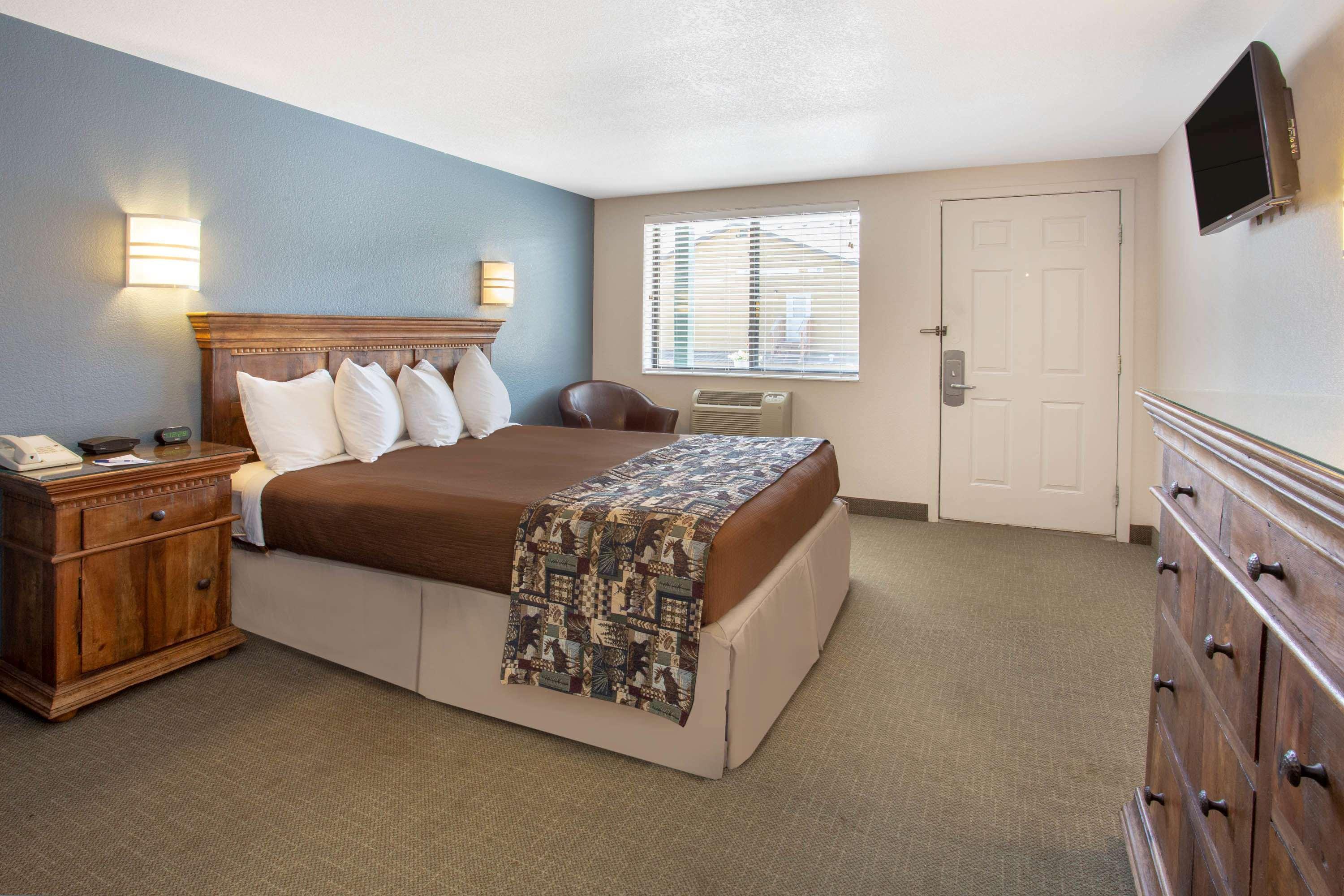 Travelodge By Wyndham Gardiner Yellowstone Park North Entr Extérieur photo