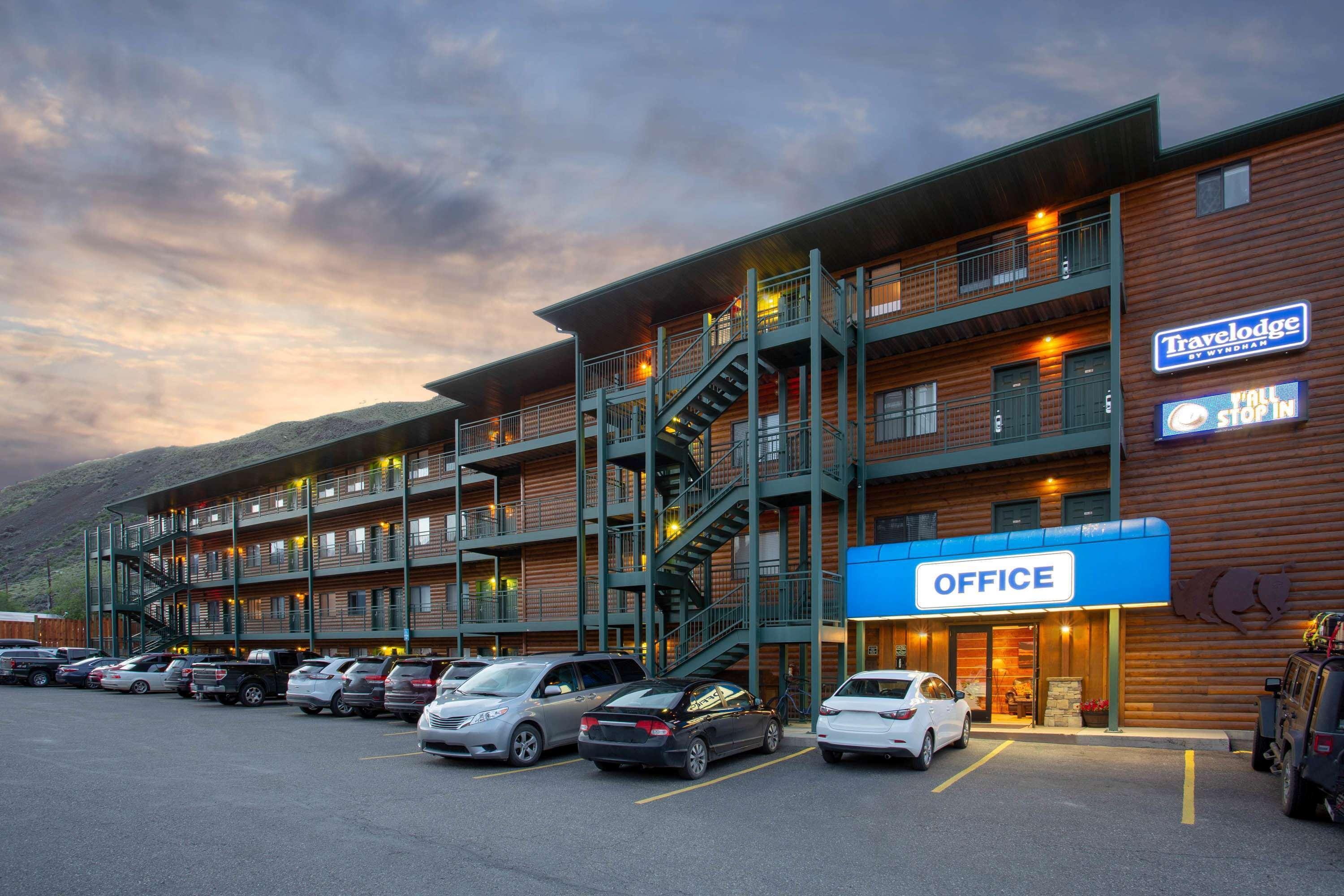 Travelodge By Wyndham Gardiner Yellowstone Park North Entr Extérieur photo