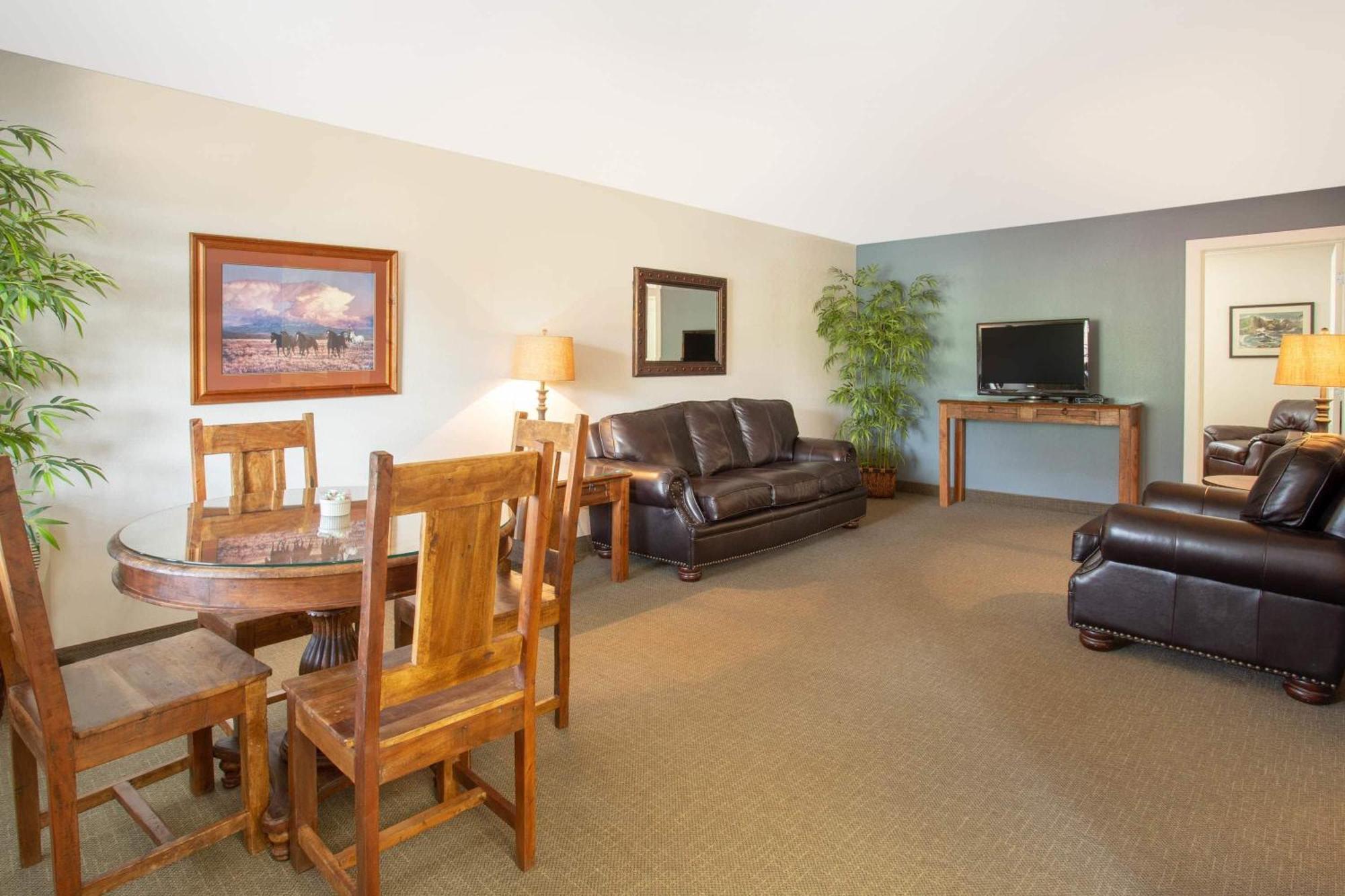 Travelodge By Wyndham Gardiner Yellowstone Park North Entr Extérieur photo