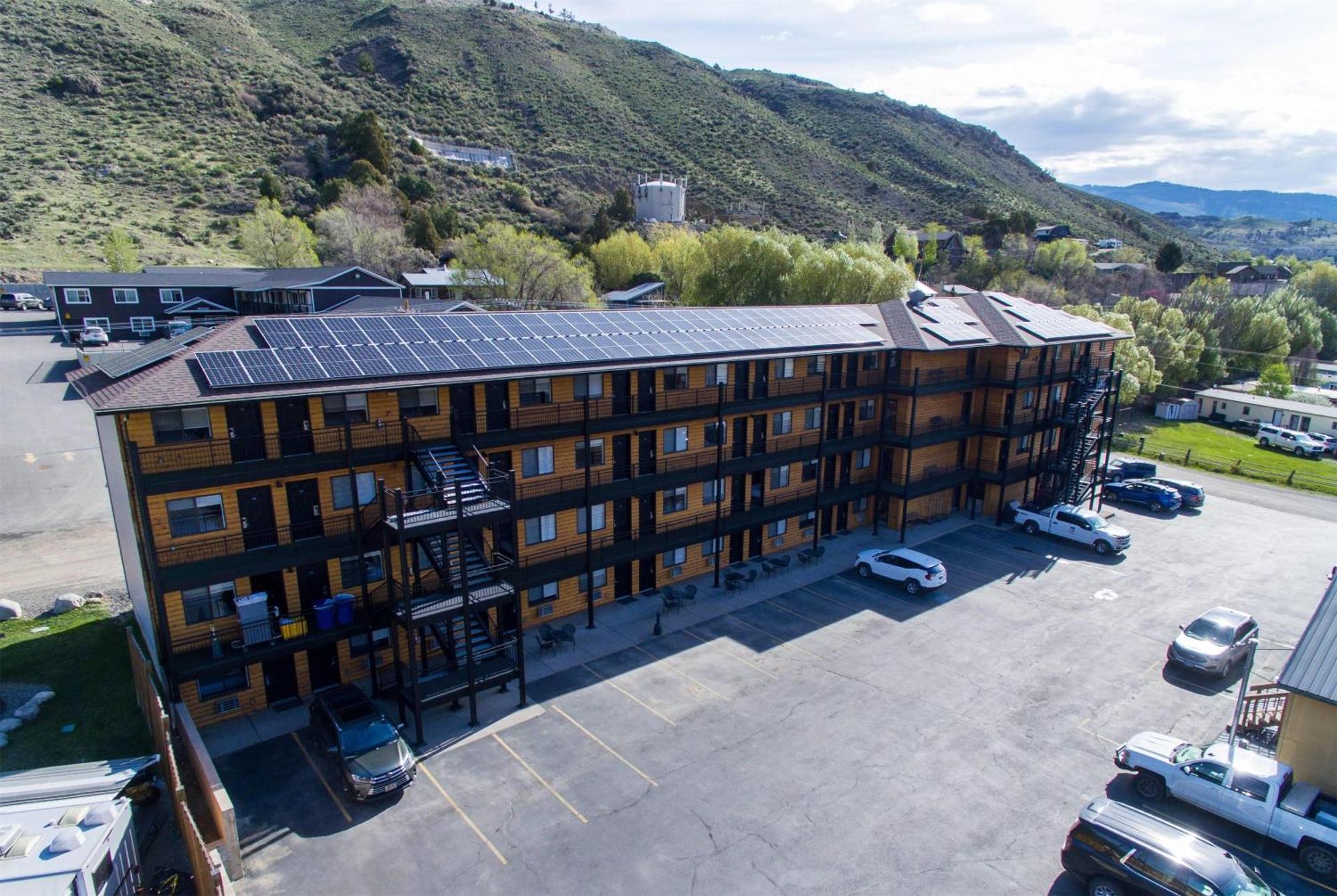 Travelodge By Wyndham Gardiner Yellowstone Park North Entr Extérieur photo