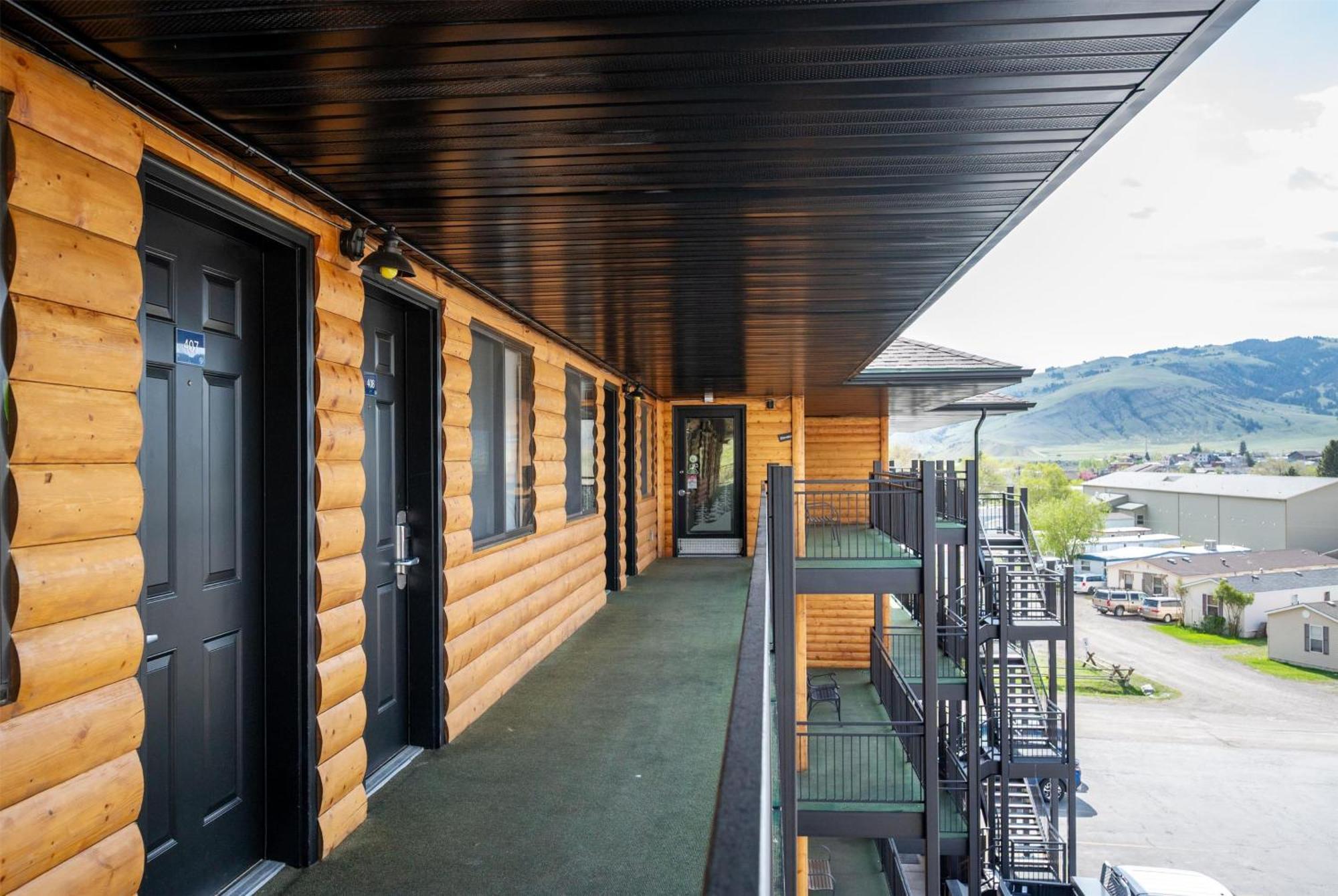 Travelodge By Wyndham Gardiner Yellowstone Park North Entr Extérieur photo