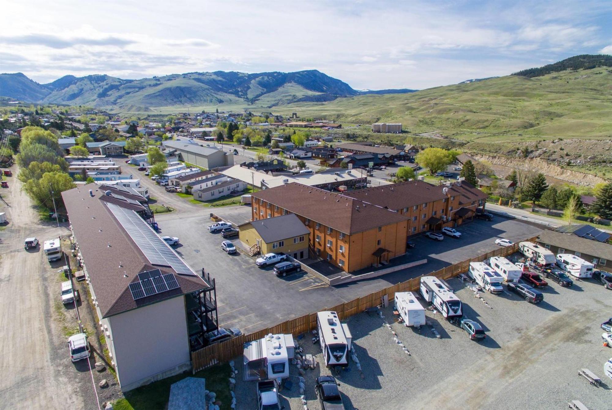 Travelodge By Wyndham Gardiner Yellowstone Park North Entr Extérieur photo